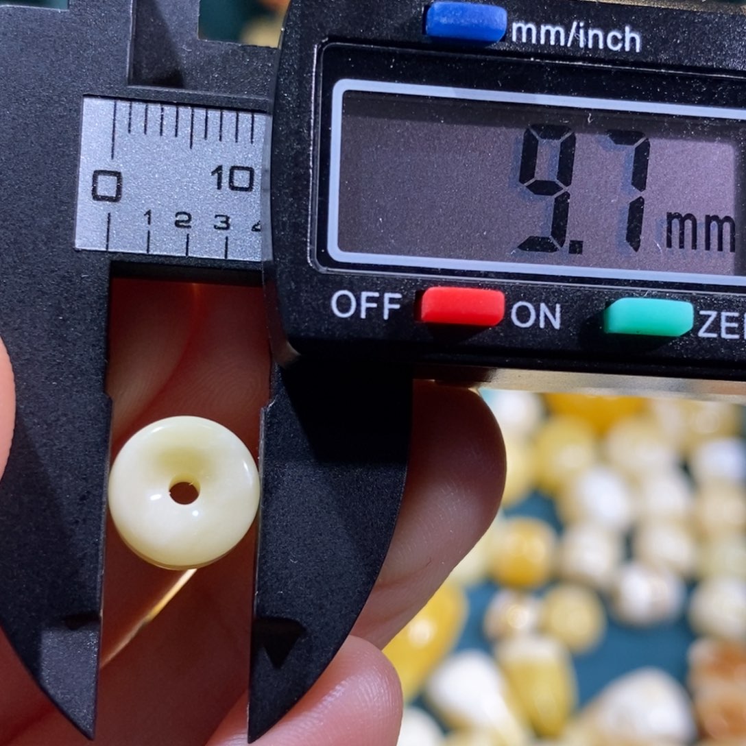 蜜蜡裸石未镶嵌配饰