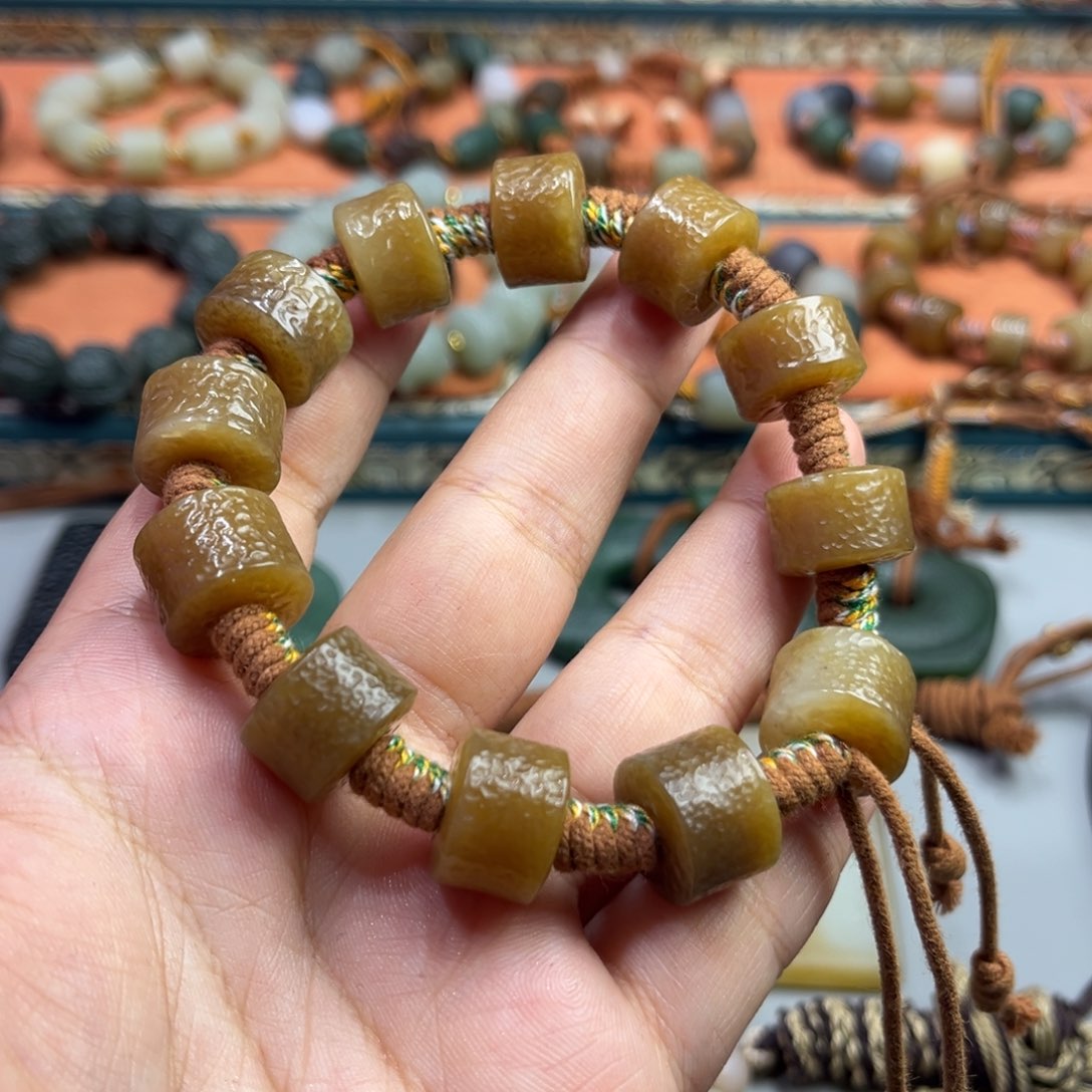 和田玉未镶嵌颈饰F****）