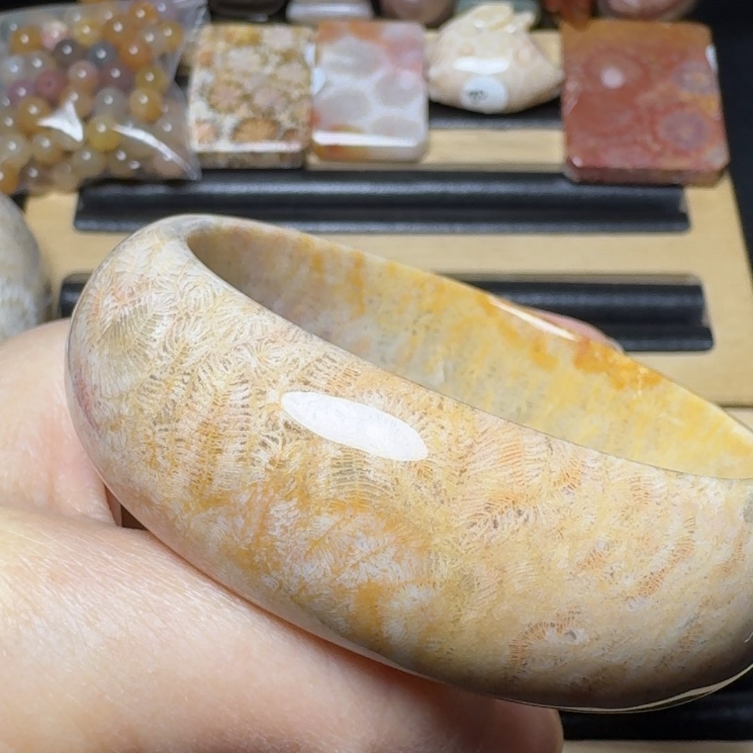 硅化玉56橘黄虫纹138未镶嵌青****?