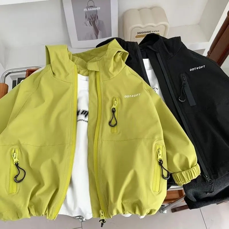 男童冲锋衣外套2025春秋新款儿童休闲连帽上衣小男孩帅气拉链衫潮