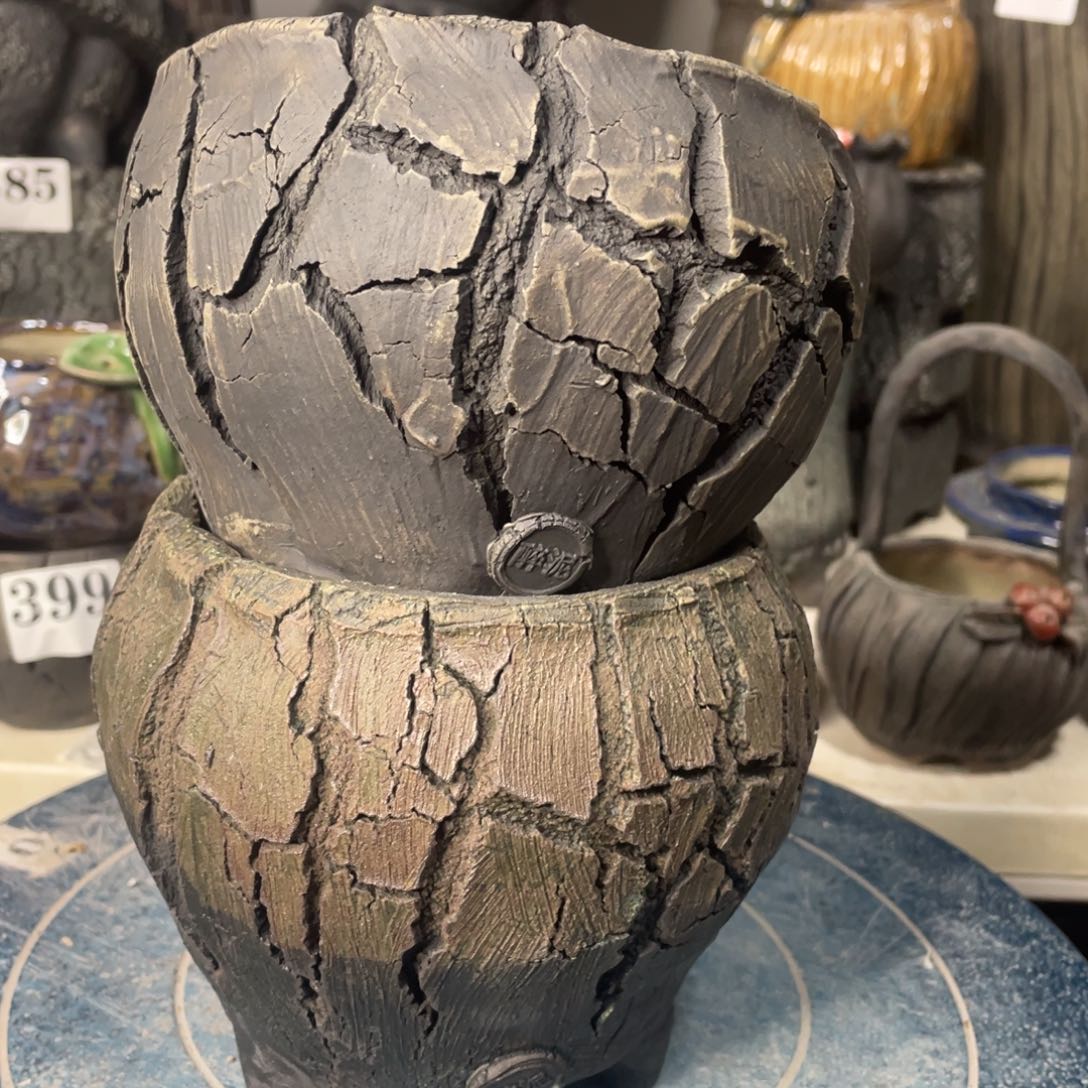 红陶微瑕的脸上有一丝