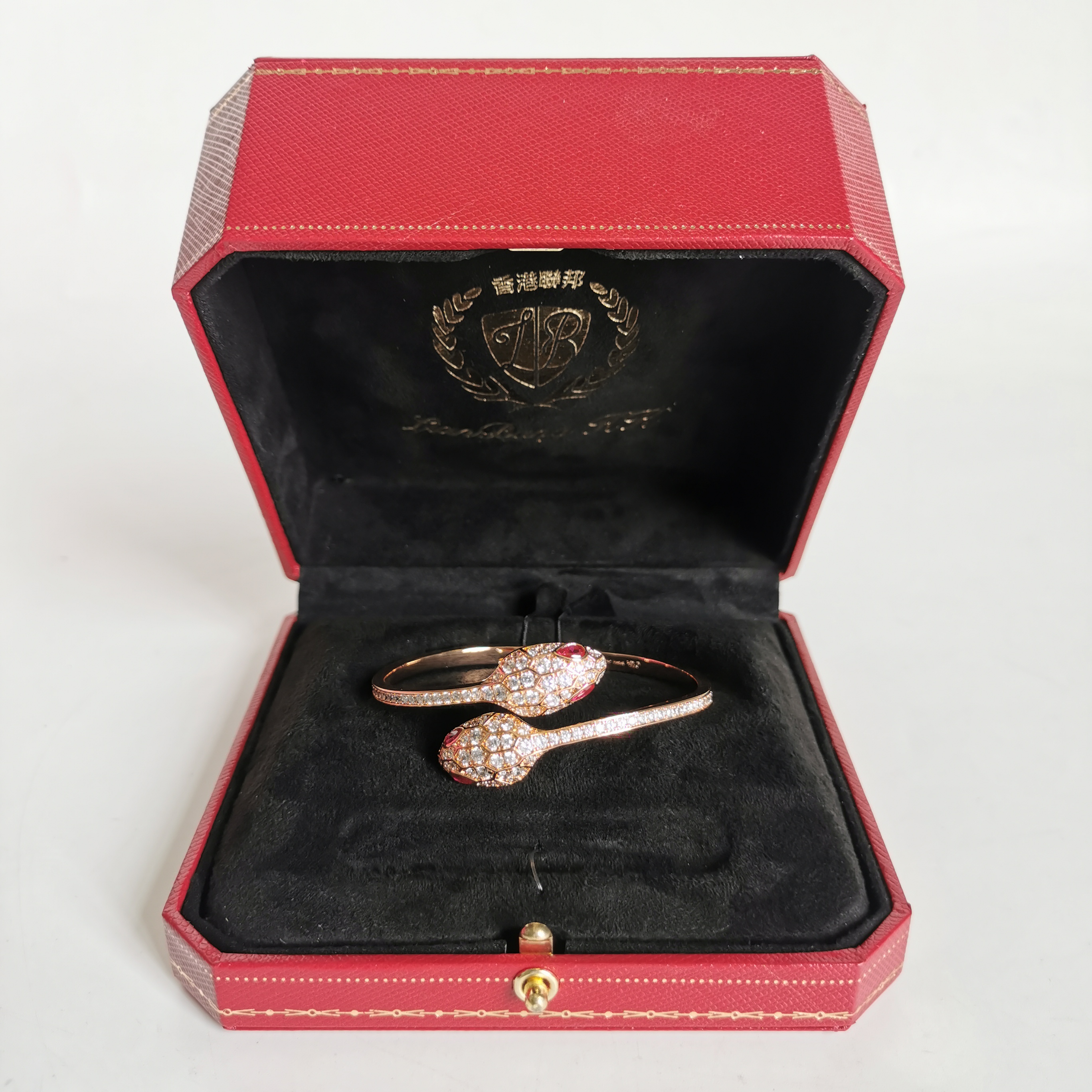 2303手镯--时尚优雅设计手镯赠礼盒