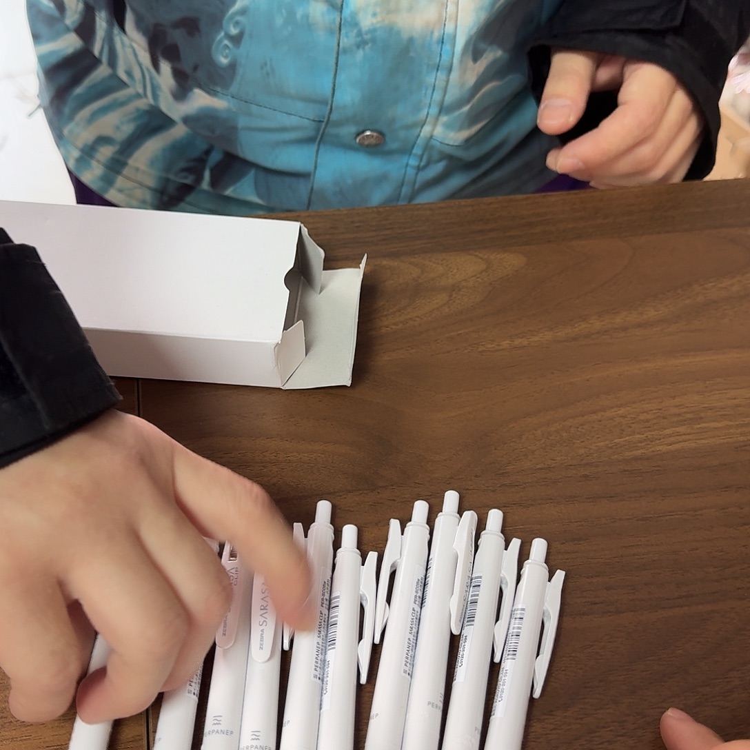 三方联名中性笔一盒