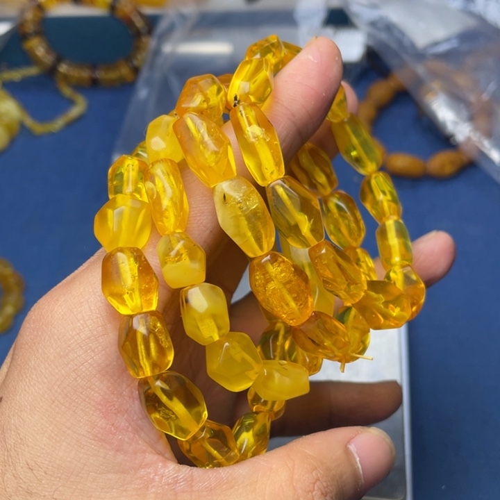 未镶嵌琥珀珠宝奇石