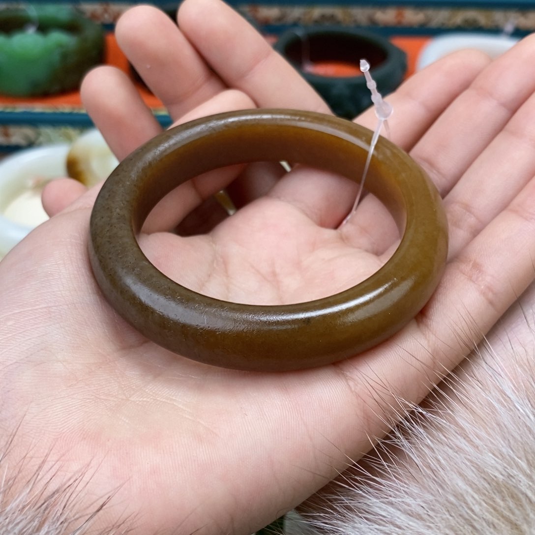 和田玉手镯未镶嵌伊*