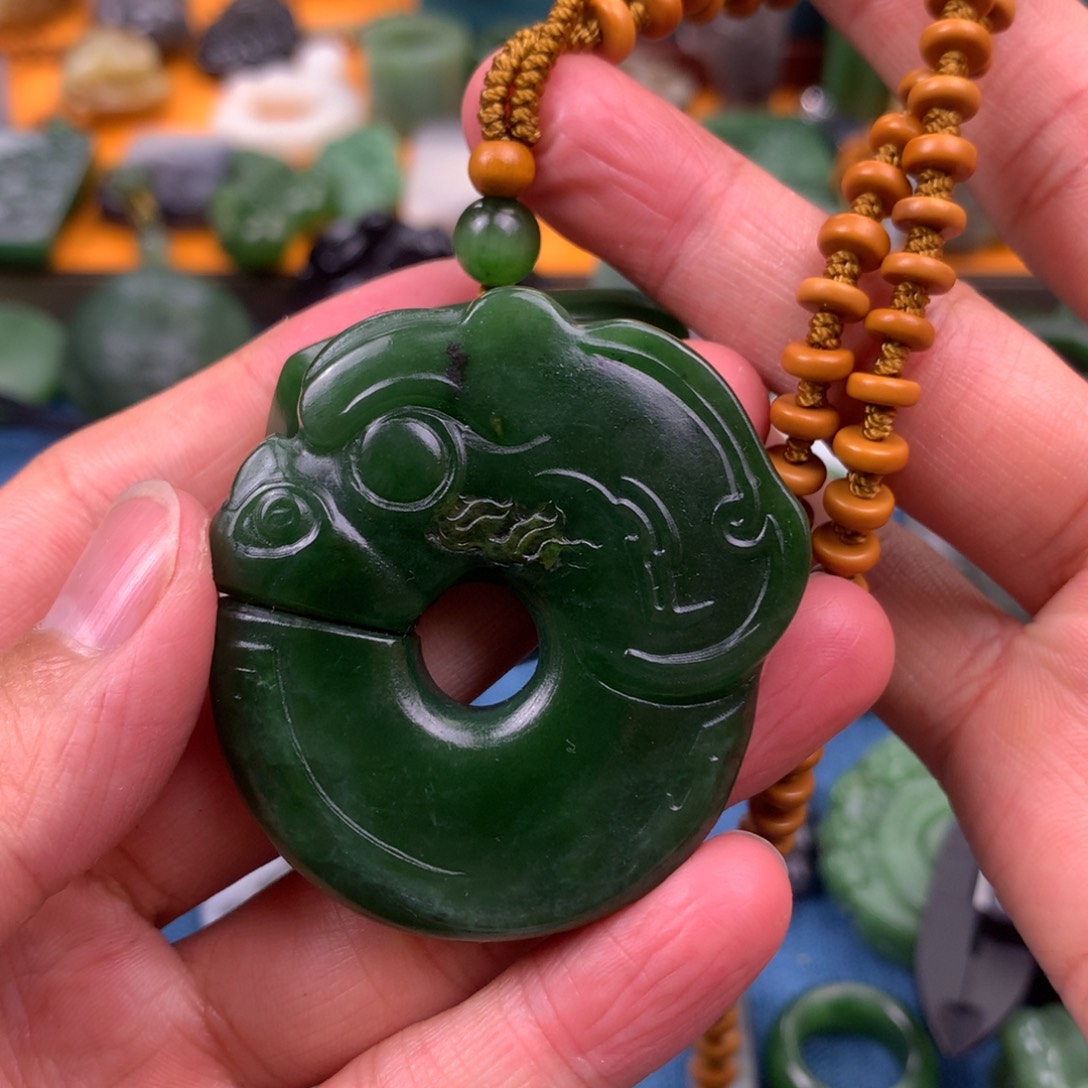 和田玉未镶嵌颈饰