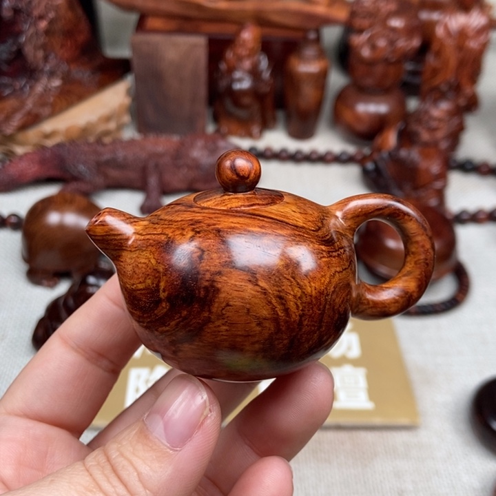 花梨木类端景台刀*，西施壶