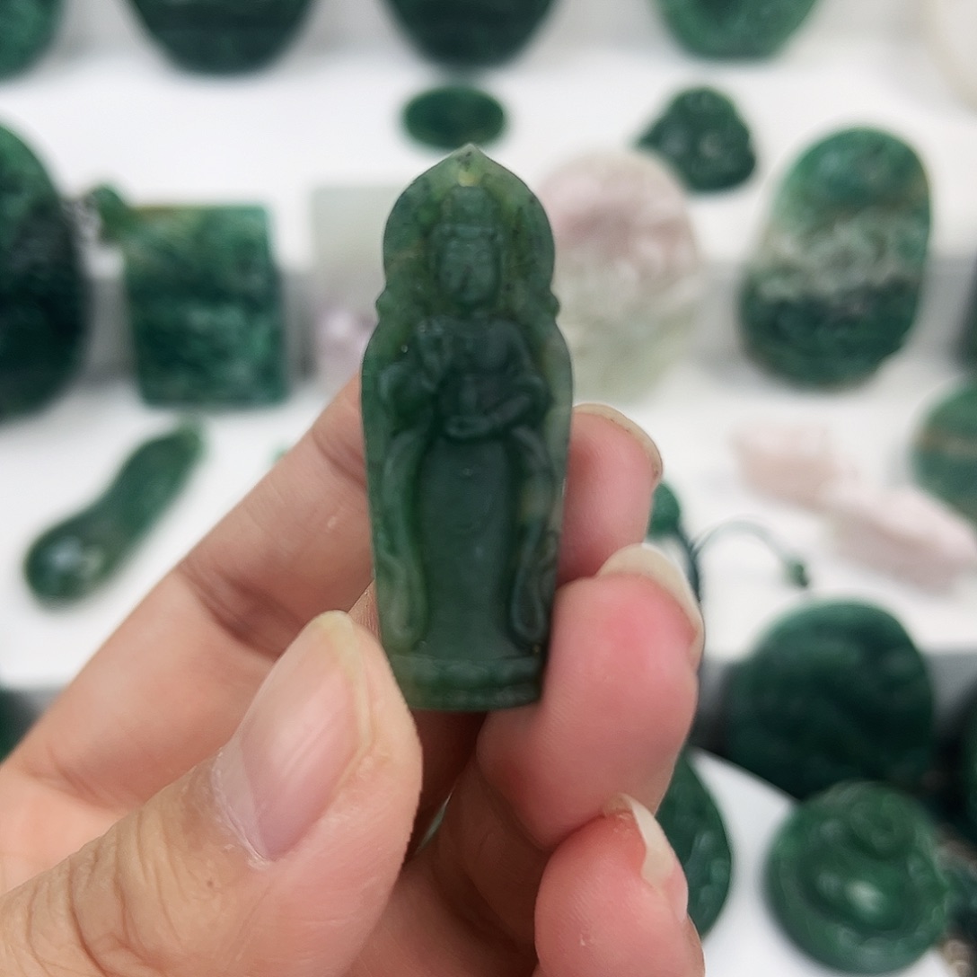 独山玉颈饰未镶嵌