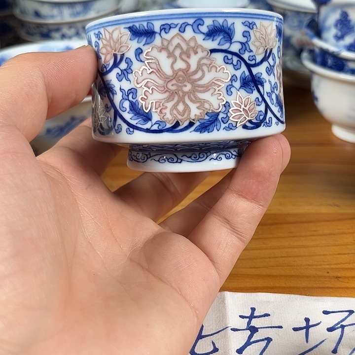 青花釉里红描银杯子