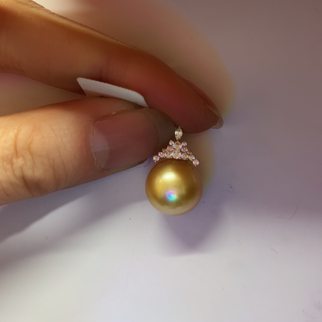 18K金镶嵌海水珍珠颈饰