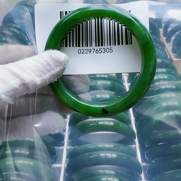 和田玉（碧玉）手镯未镶嵌56