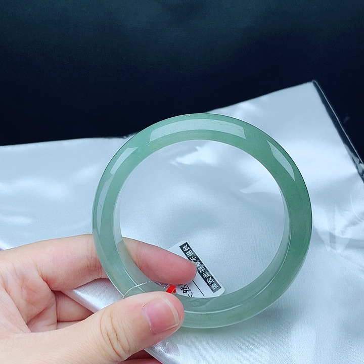 翡翠手镯未镶嵌56圈
