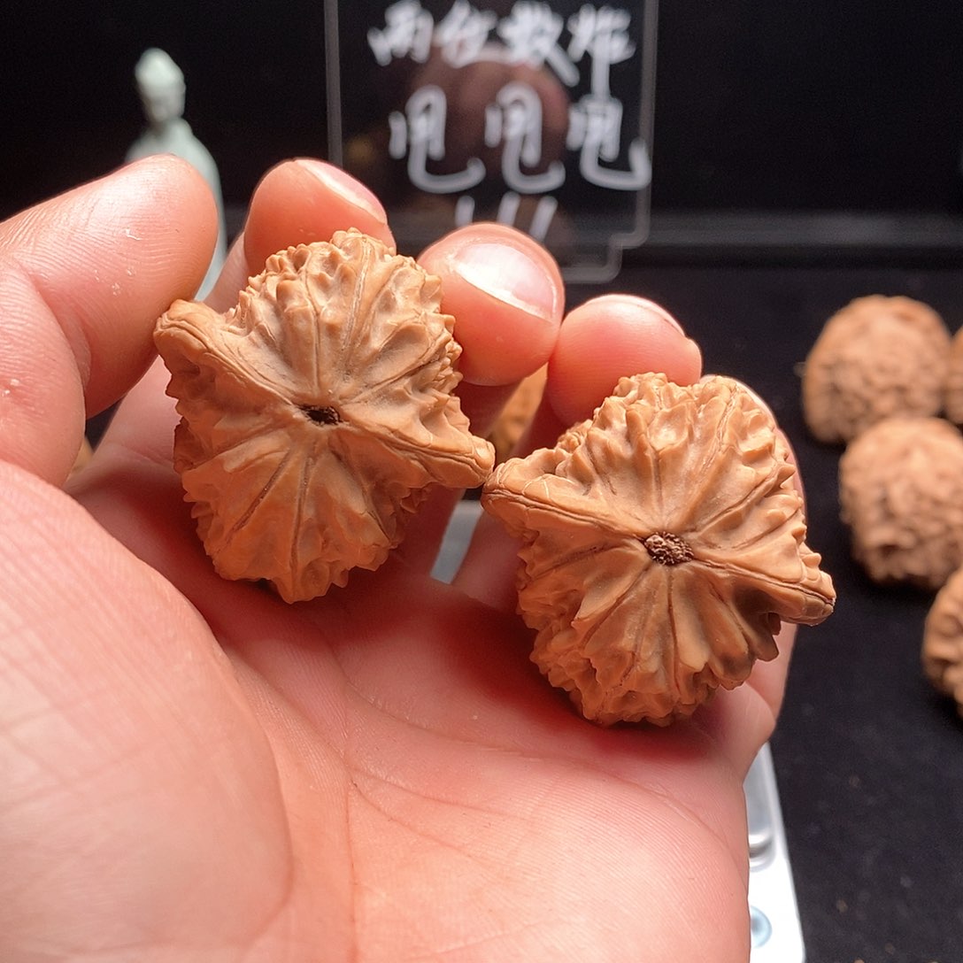 文玩核桃吊坠马老四38