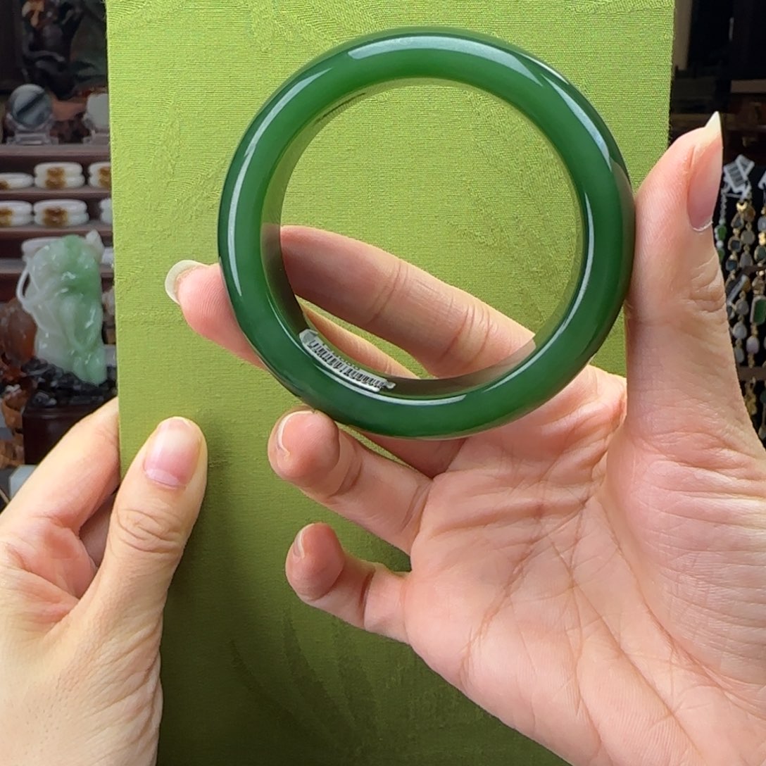 和田玉（碧玉）手镯未镶嵌延****沾