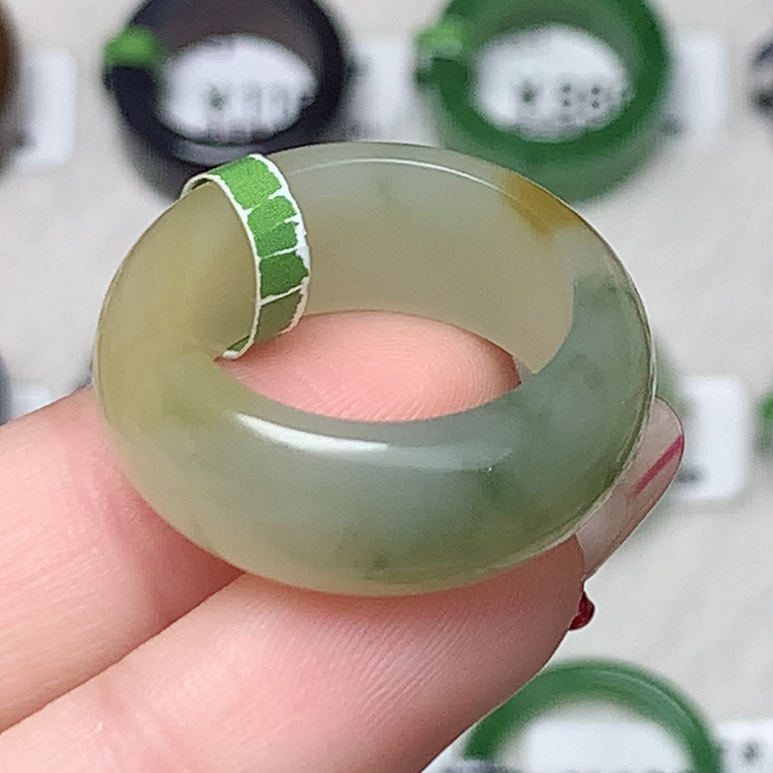 未镶嵌戒指和田玉