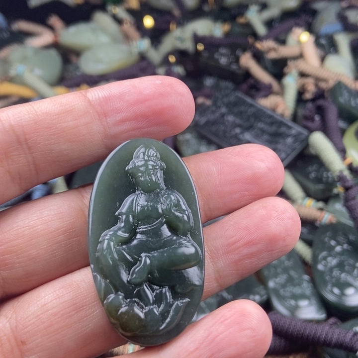 和田玉未镶嵌颈饰