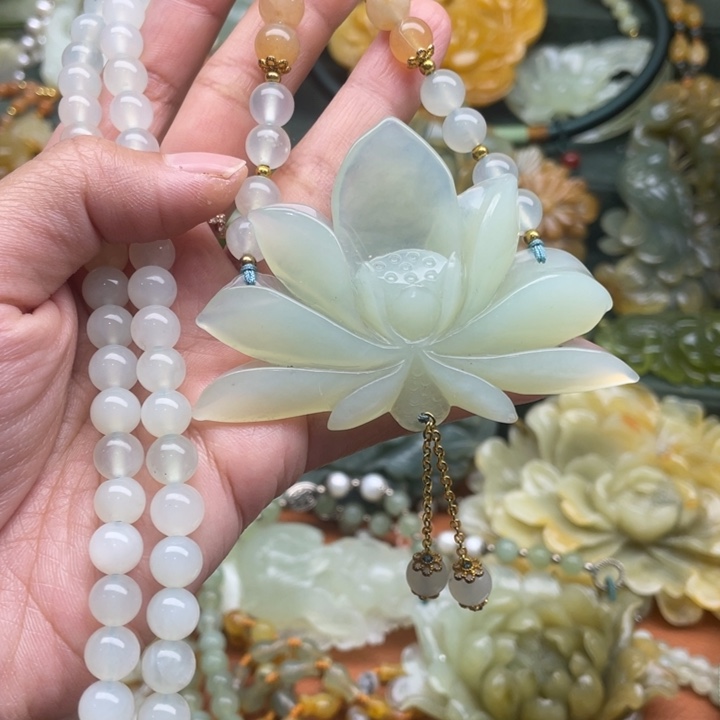 蛇纹石玉吊坠合金