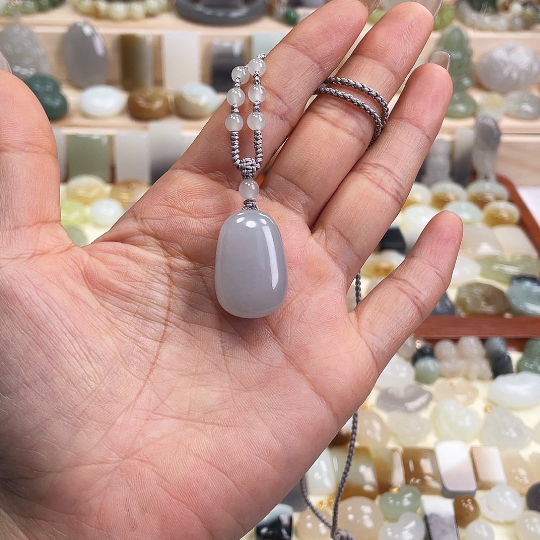 和田玉未镶嵌吊坠(赠链)