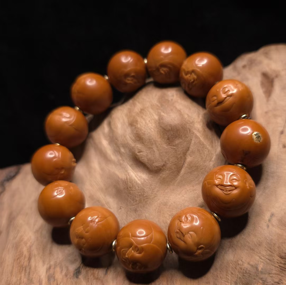 橄榄核雕，陈亮本工乐自在