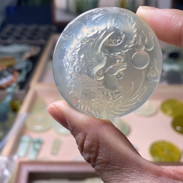 蛇纹石玉颈饰未镶嵌