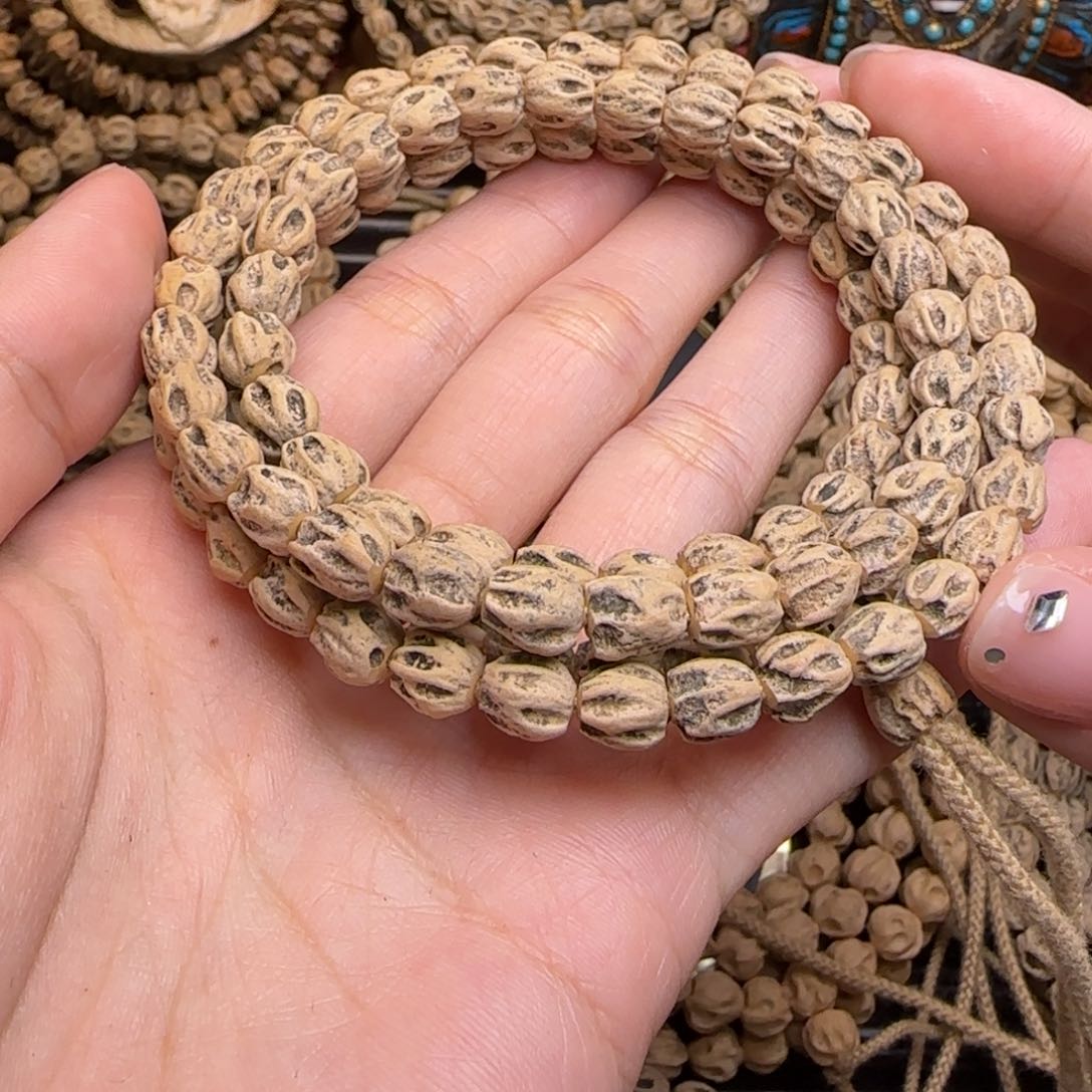 柏香籽/百香籽吊坠胖*鱼