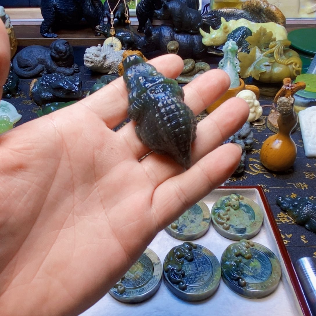 多***吐蛇纹石玉未镶嵌颈饰