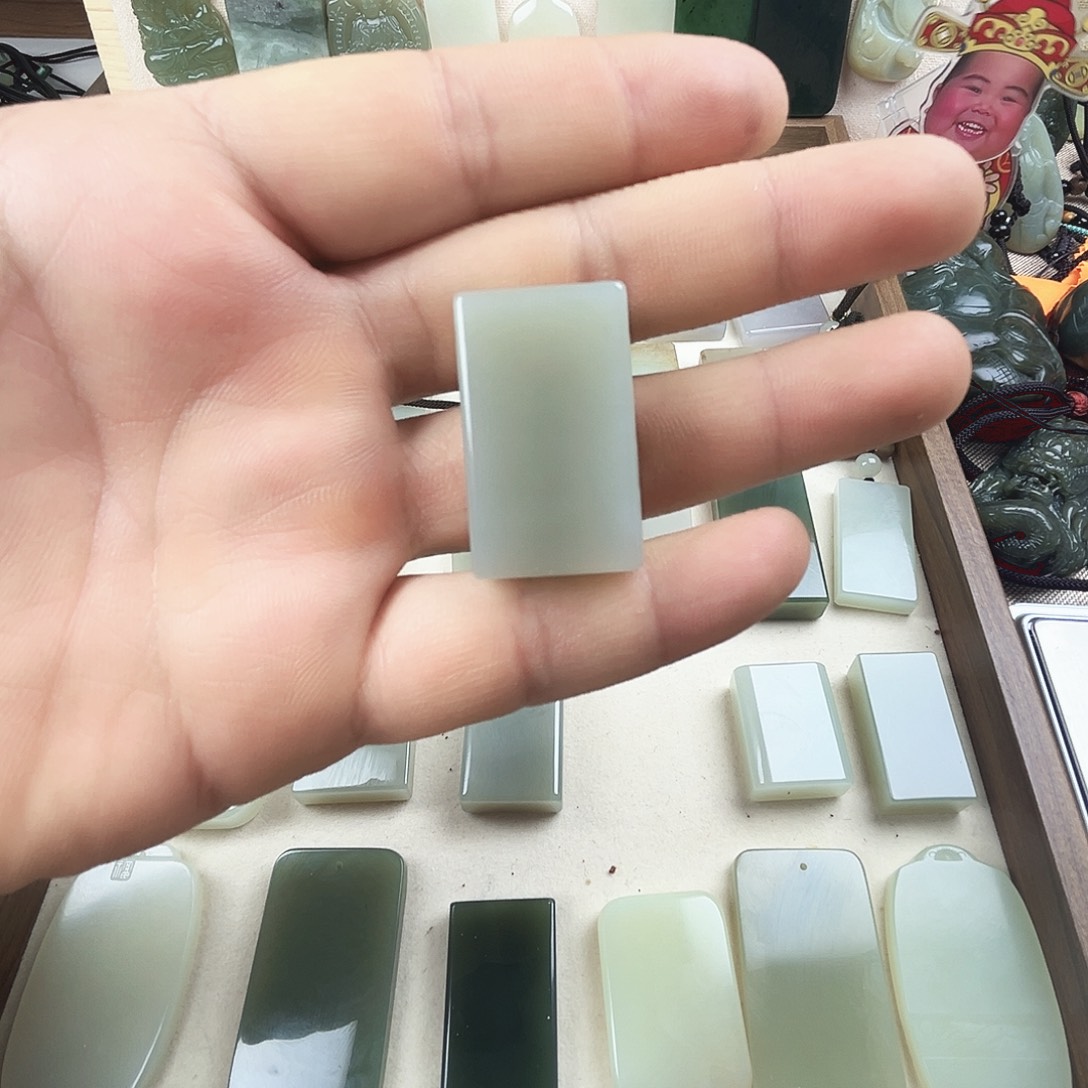 *****和田玉未镶嵌颈饰