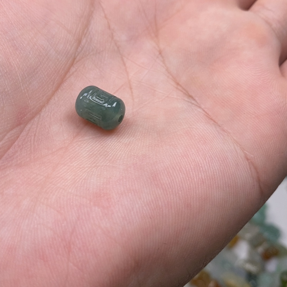 翡翠颈饰未镶嵌桶珠