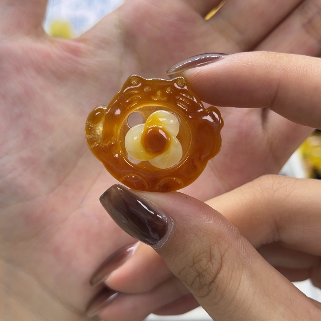 琥珀未镶嵌裸石天然琥珀猫咪风扇