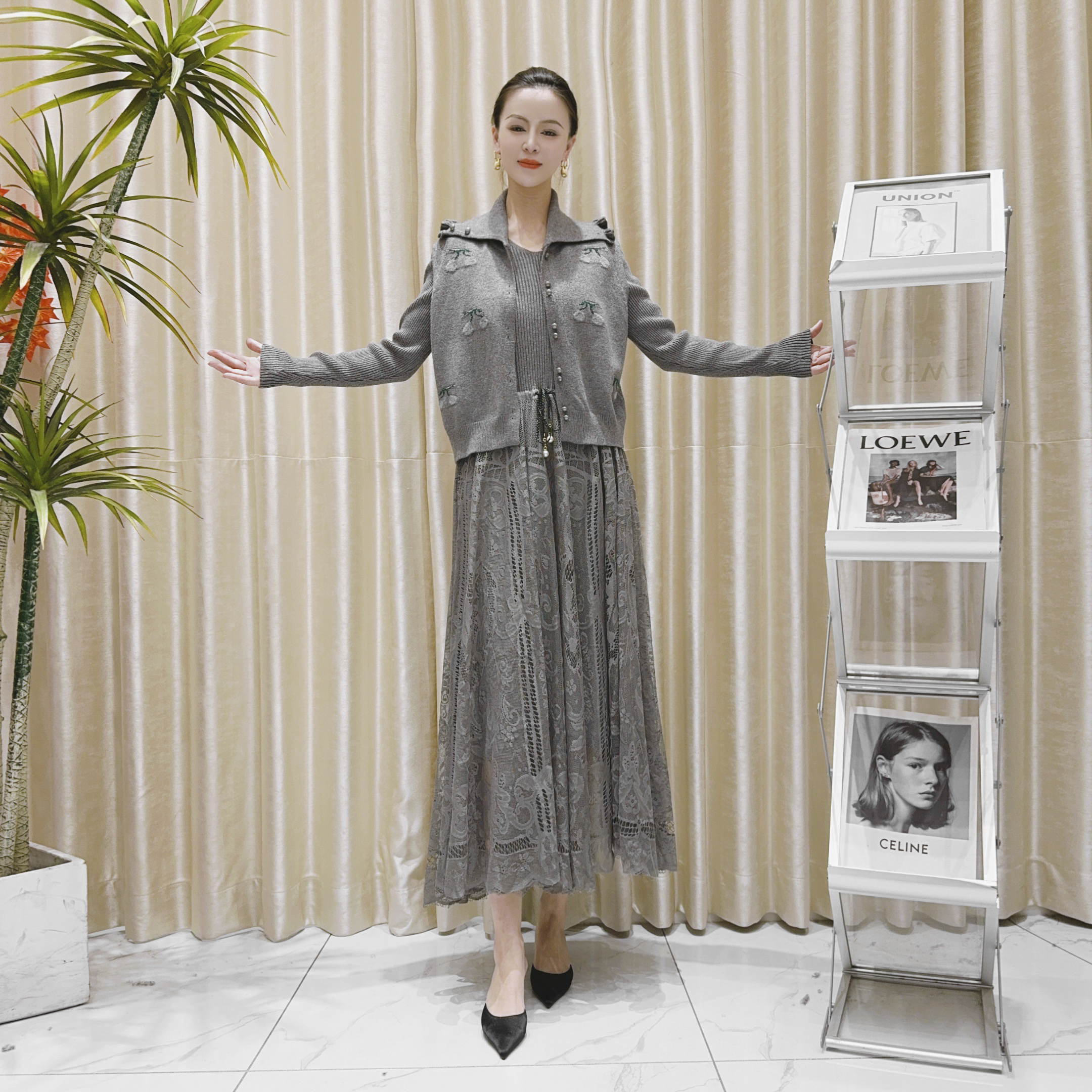 A216灰色设计师款秋冬长款轻奢休闲针织两件套