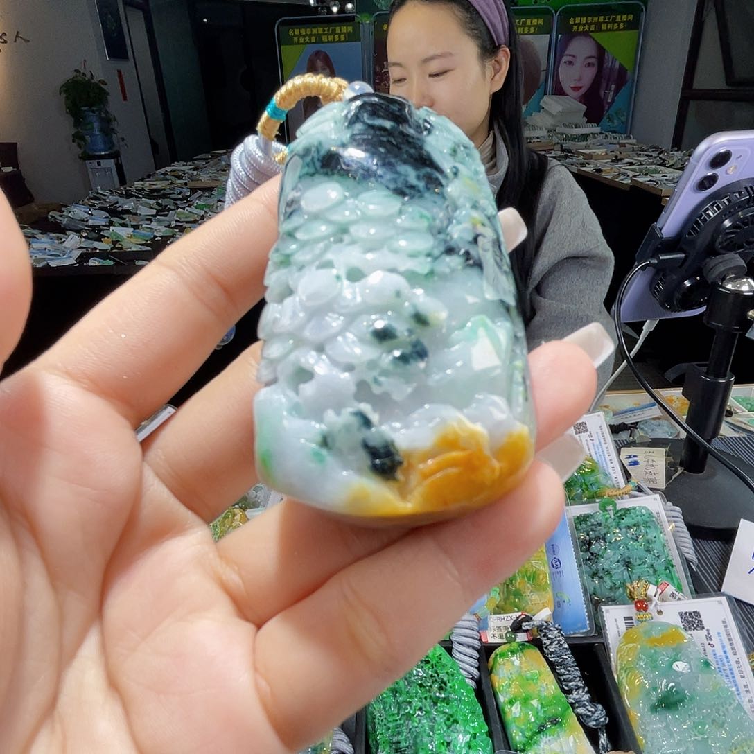 颈饰未镶嵌翡翠一