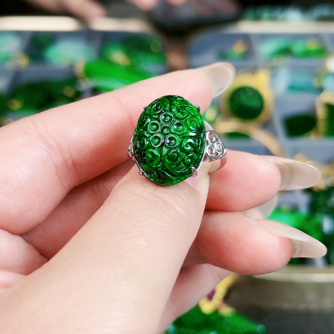 翡翠颈饰银S925镶嵌戒指