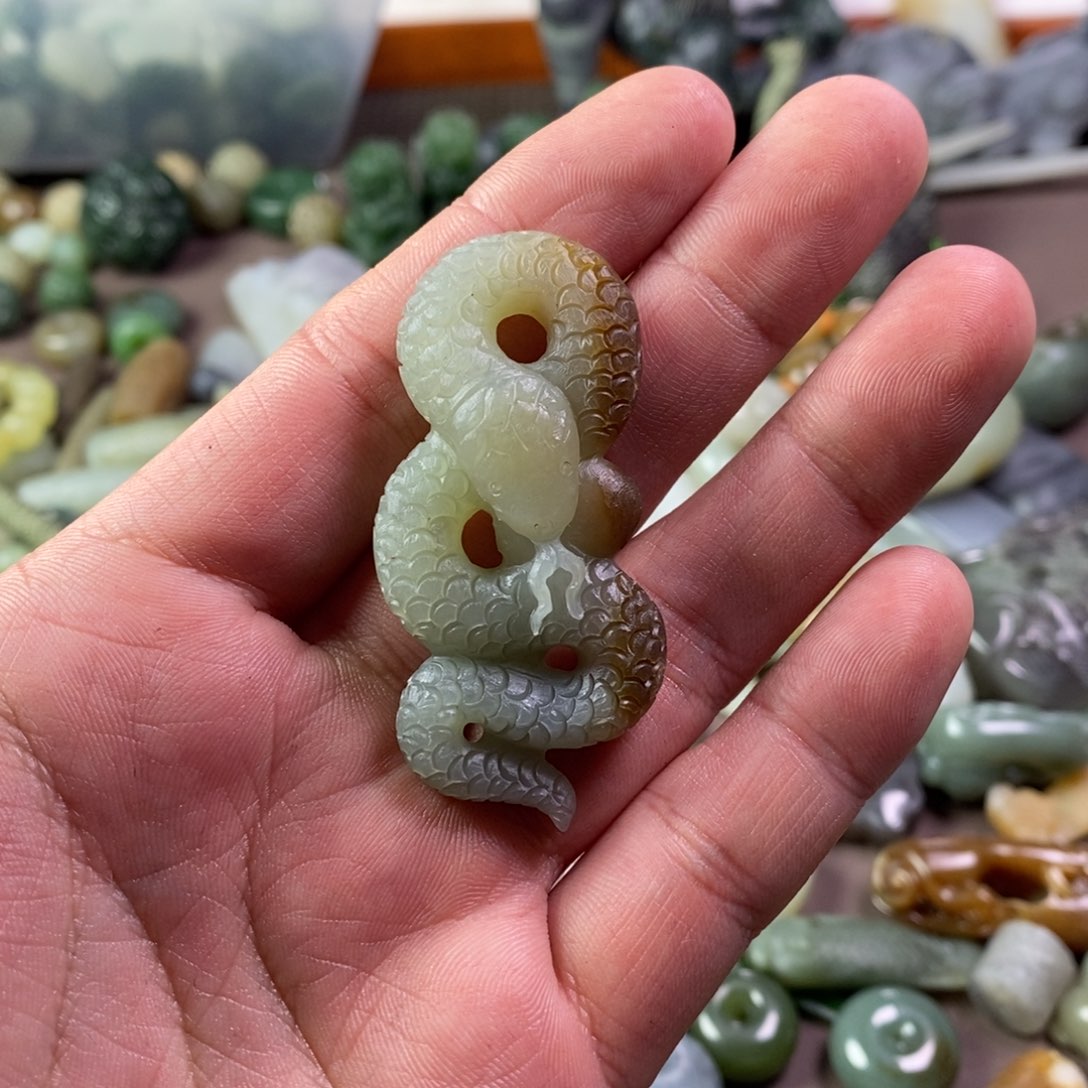 和田玉颈饰未镶嵌