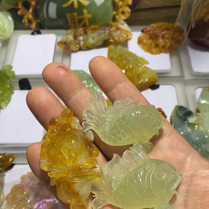 光***阁蛇纹石玉未镶嵌颈饰