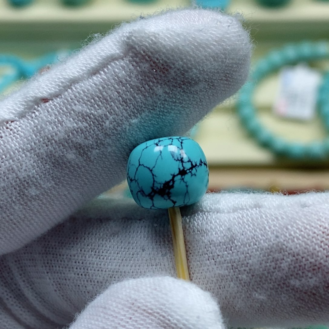 绿松石珠宝奇石未镶嵌属**人