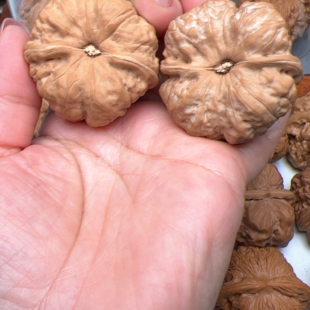 文玩核桃把件阿*蛤蟆头42红