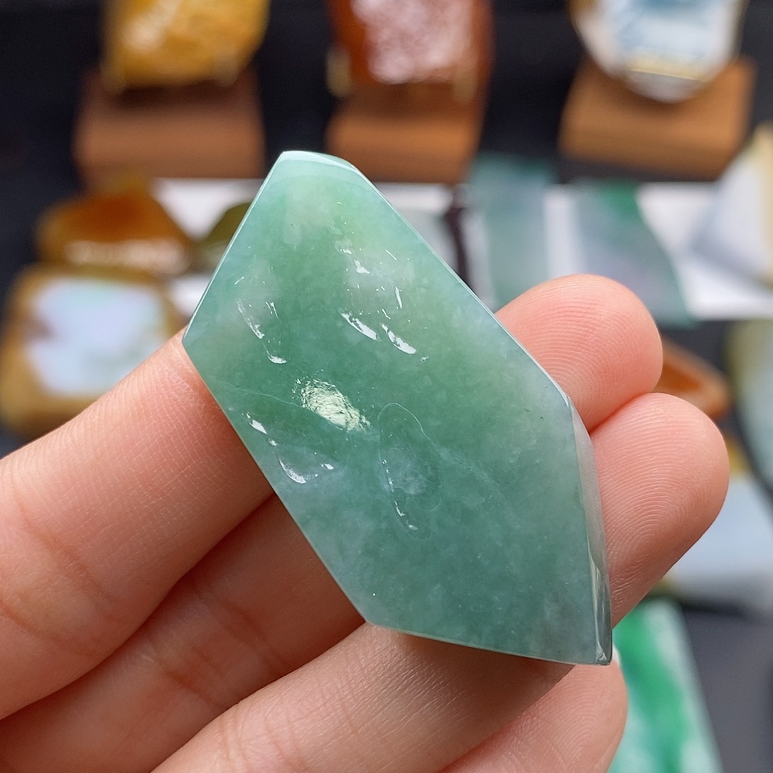 翡翠颈饰未镶嵌翡翠