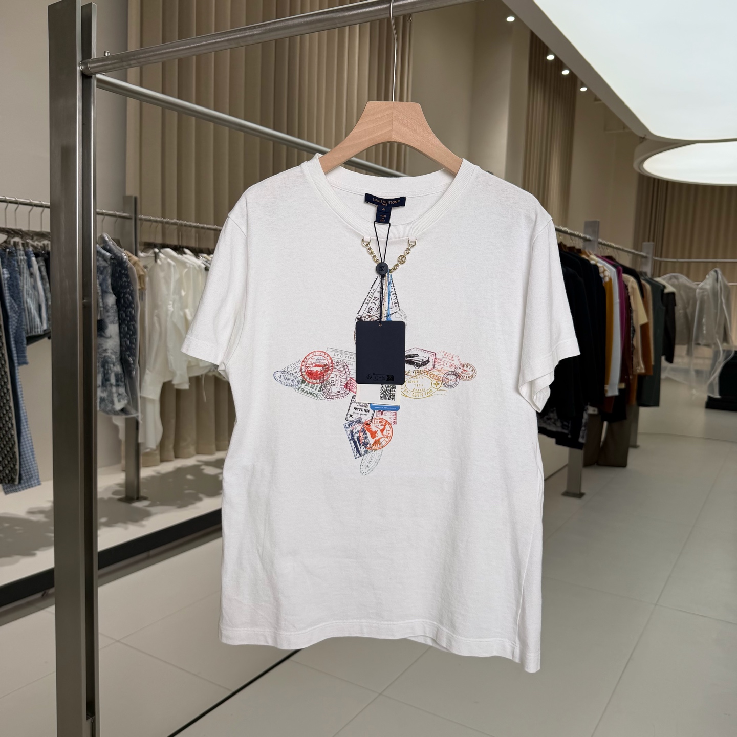 未使用 LouisVuitton/路易威登 25白色徽章邮票短袖 M码 GM006175