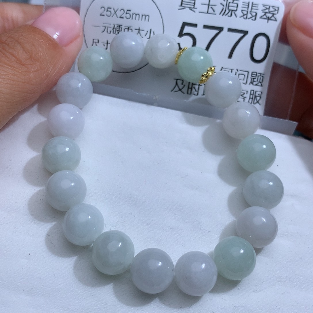 翡翠未镶嵌颈饰5770。