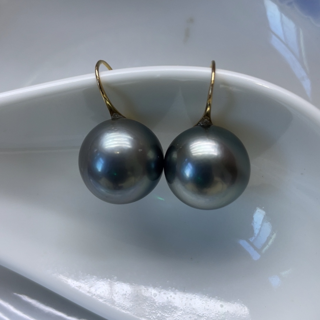 18K金镶嵌海水珍珠耳饰