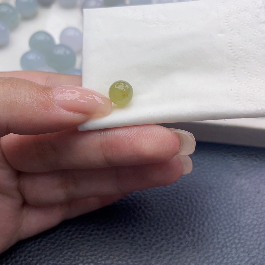 定制翡翠未镶嵌/*2187。  