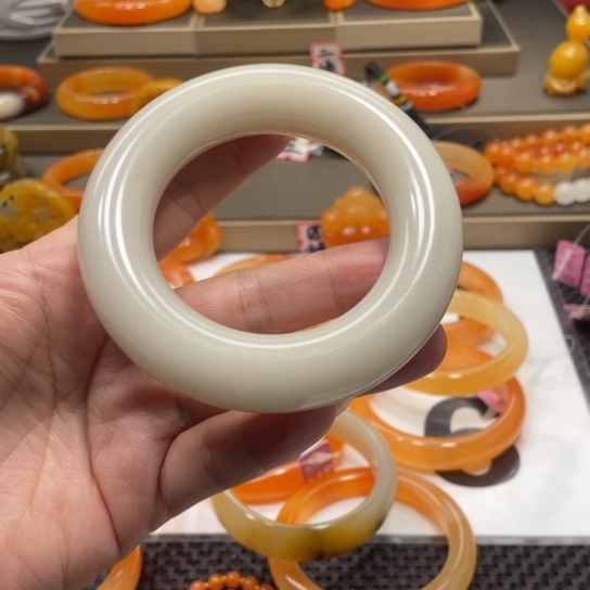 未镶嵌石英质玉（黄龙玉）手镯星**✨