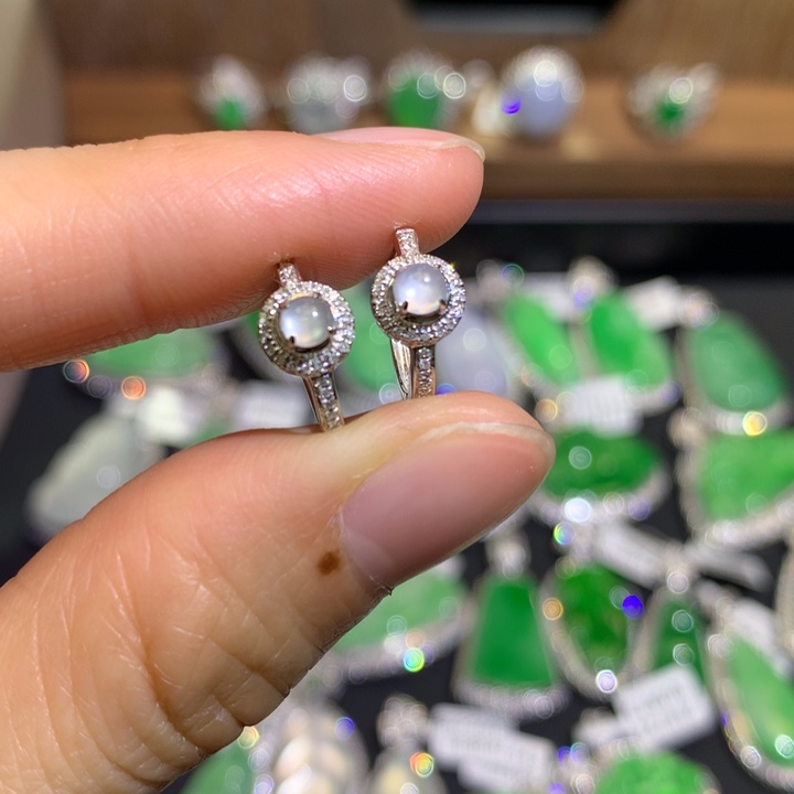 翡翠耳环18K金镶嵌蛋面