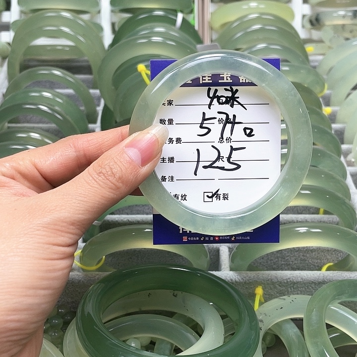 蛇纹石玉手镯未镶嵌一***天