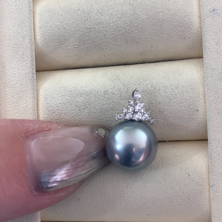 颈饰18K金镶嵌海水珍珠