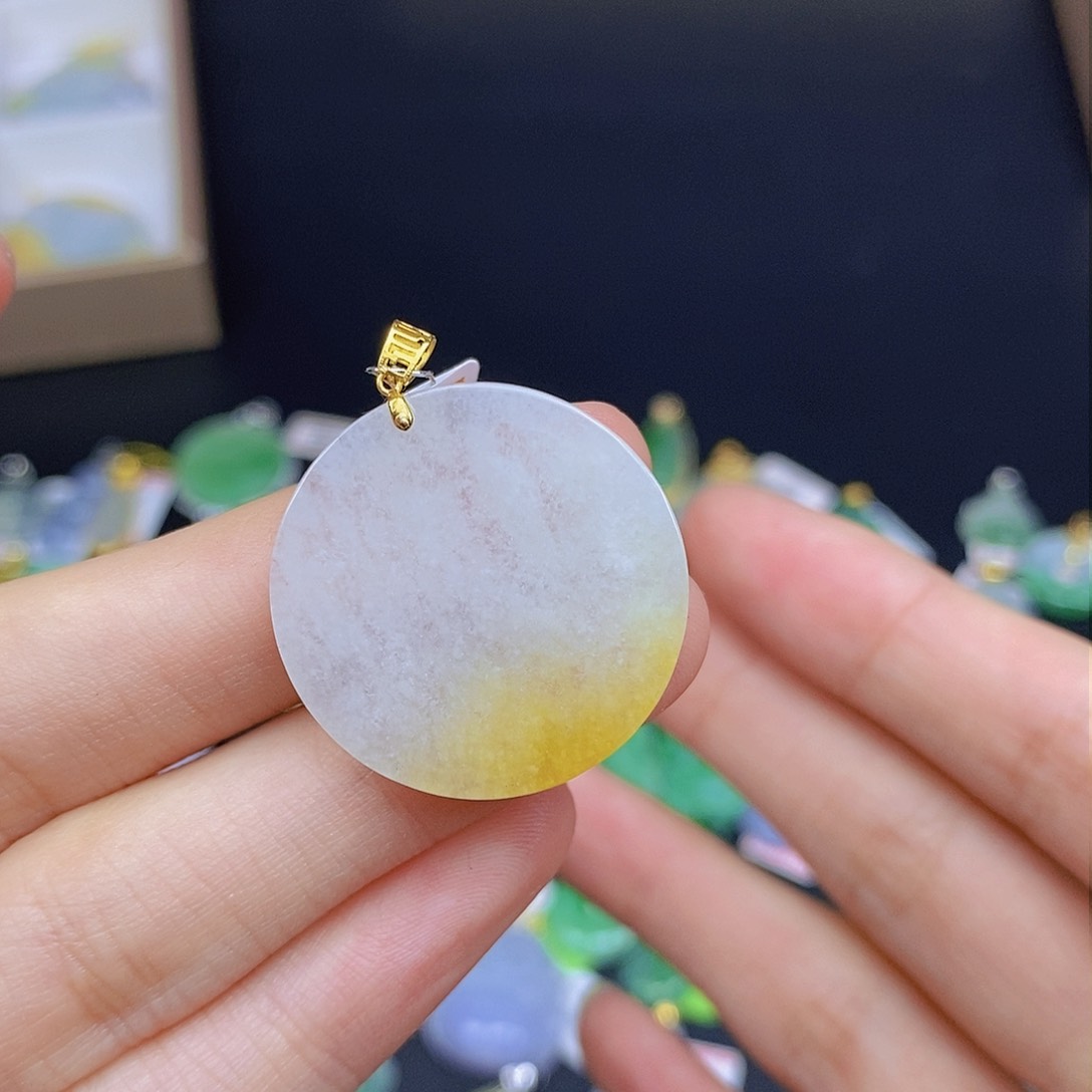 翡翠颈饰18K金镶嵌翡翠