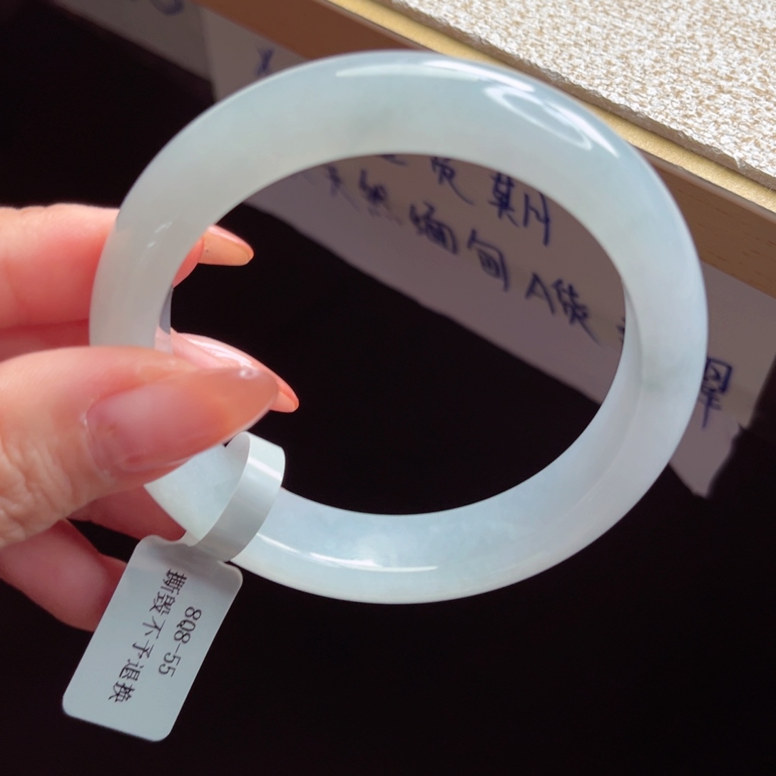 翡翠手镯未镶嵌手镯