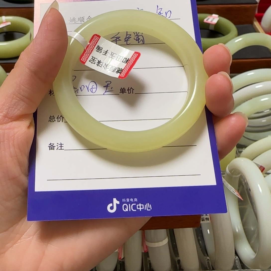 和田玉手镯未镶嵌知*