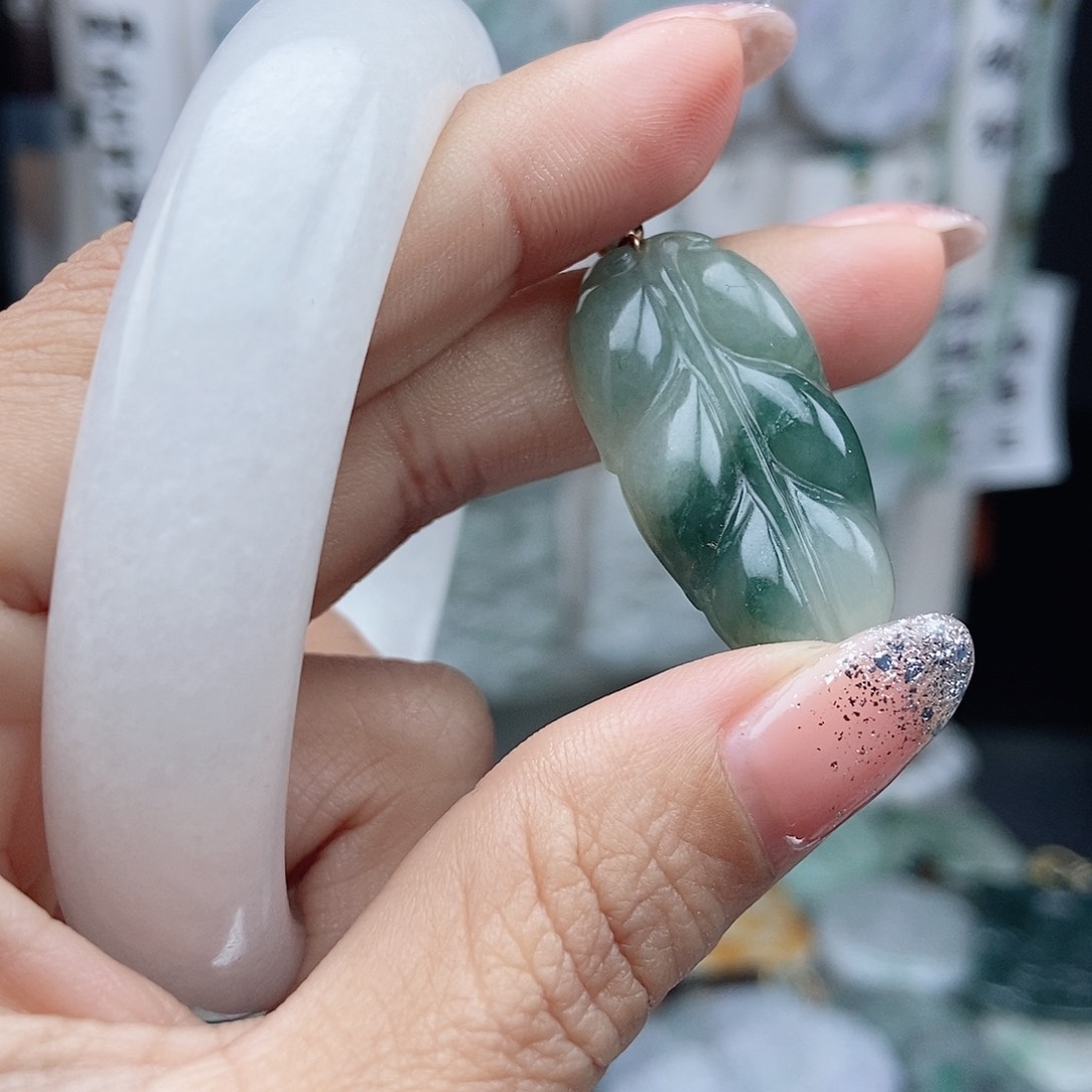 翡翠颈饰未镶嵌翡翠