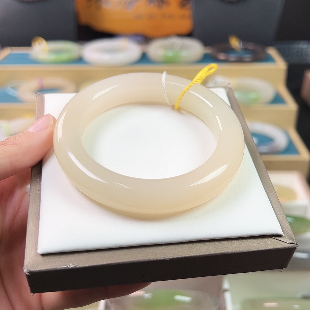 ****y和田玉未镶嵌手镯